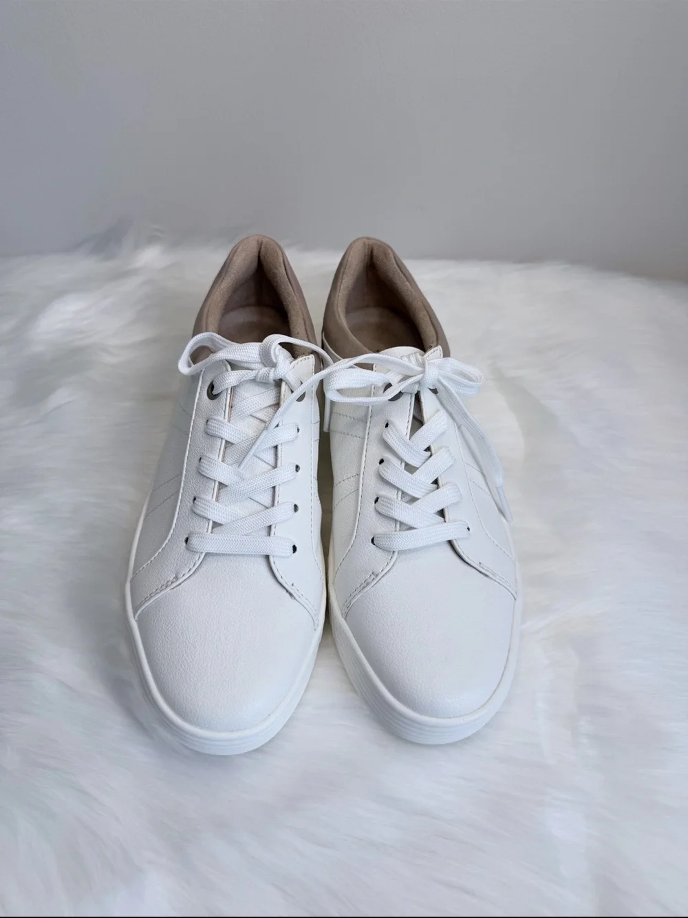 NIB SOUL Natralizer Neela Smooth Faux Leather Lace-Up Sneakers White Taupe Sz. 7